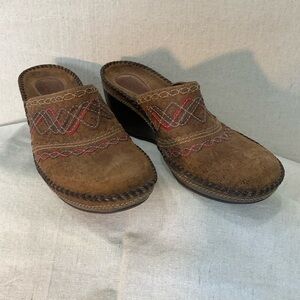 Clarks Artisan Boho Embroidered Leather Wedge Clogs Brown- 8M Like New